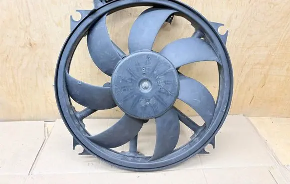 Renault Megane III Electric radiator cooling fan 214819037R