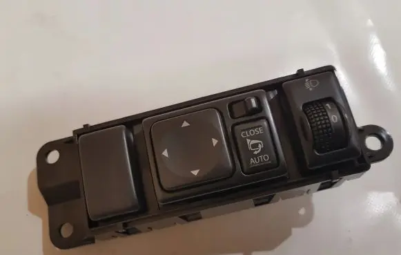 Nissan Juke I F15 Wing mirror switch