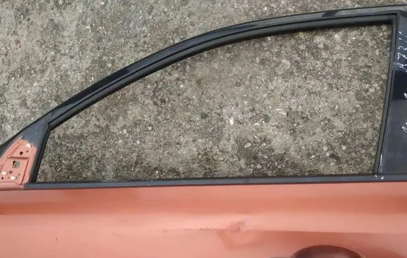 Nissan Murano Z50 Front door glass trim molding 