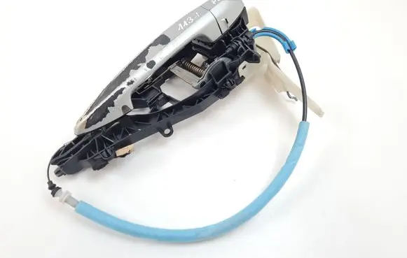 BMW 2 F46 Front door exterior handle 7401211