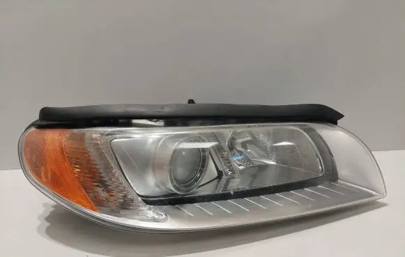 Volvo V70 Headlight/headlamp 31214348
