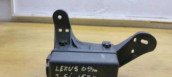 Lexus IS 220D-250-350 Fuse module 8266253110
