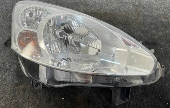Peugeot Partner Headlight/headlamp 90032494
