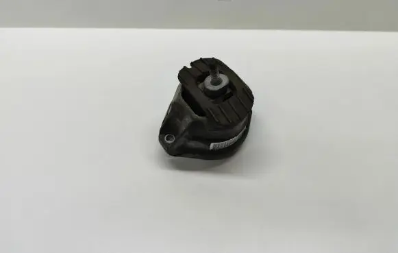 BMW 5 E60 E61 Engine mount bracket 6774620 677462002 15934612