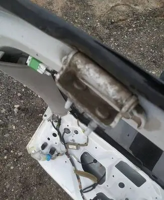 Lexus RX 300 Tailgate/trunk/boot hinge