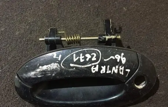 Hyundai Lantra II Front door exterior handle