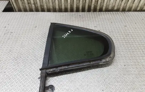 Volvo S60 Rear vent window glass 8643029