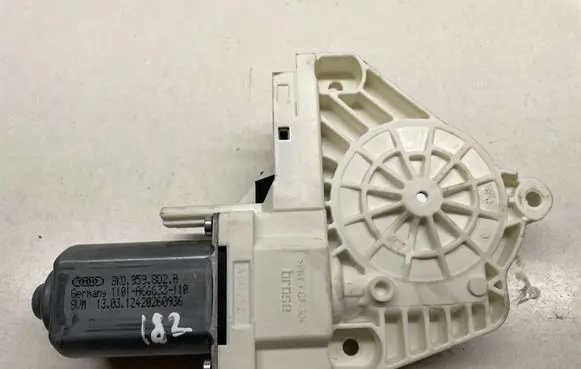 Audi A4 S4 B8 8K Front door window regulator motor 8K0959802A