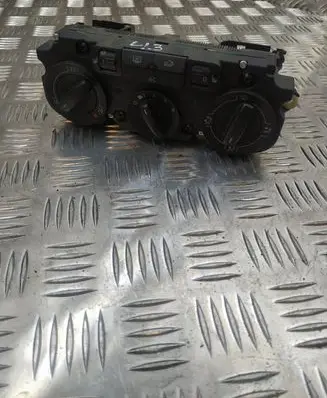 Volkswagen PASSAT B6 Climate control unit