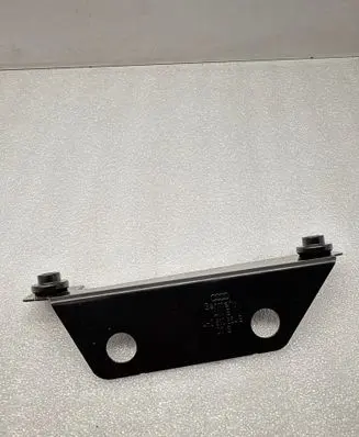 Audi A8 S8 D4 4H Fender mounting bracket 4H0810864B
