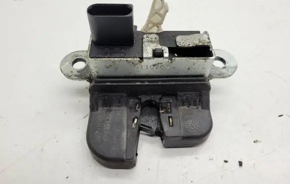 Volkswagen Touran I Tailgate exterior lock 