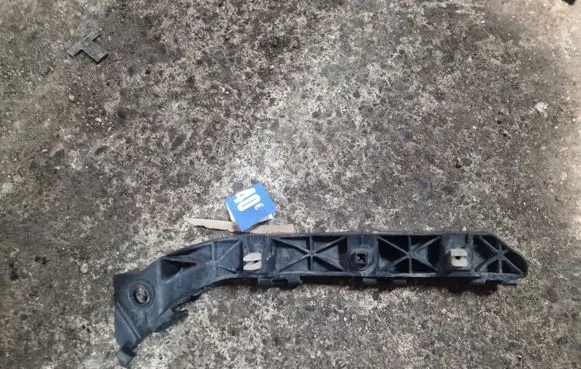 Hyundai i40 Front bumper mounting bracket