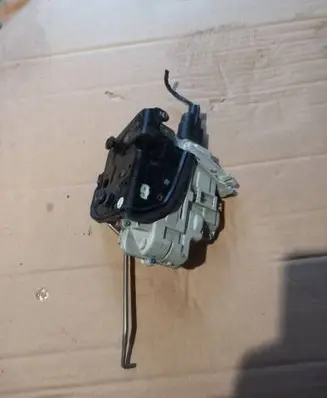 Seat Exeo (3R) Front door lock 8e0837016
