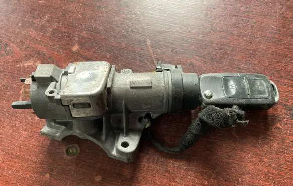 Volkswagen Transporter - Caravelle T5 Ignition lock 4B0905851G