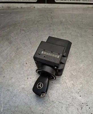 Mercedes-Benz C W203 Ignition lock 2035450508 33002105 2008238420206145