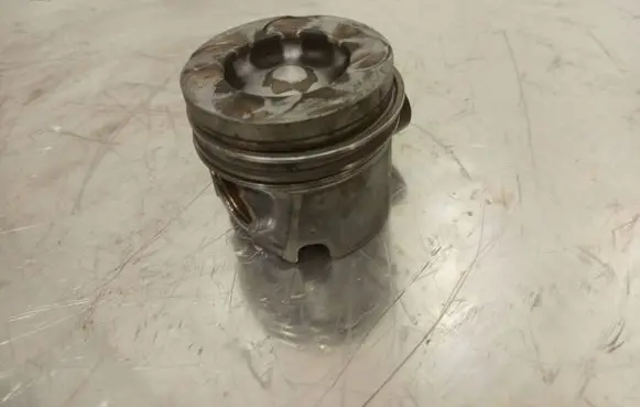 Mercedes-Benz C W204 Piston A6510300117