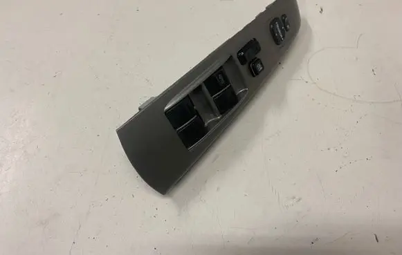 Toyota Prius (XW20) Electric window control switch 8482047050 515254