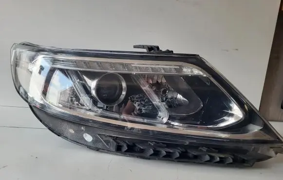KIA Sorento Headlight/headlamp 921022P610