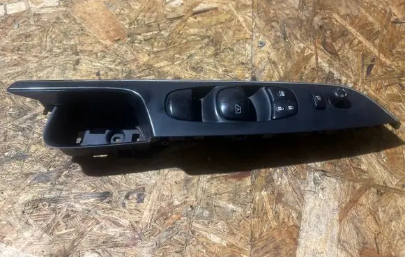 Nissan Navara D23 Electric window control switch 80960