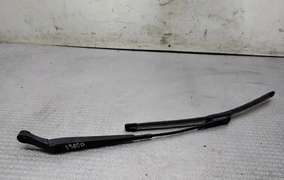 Opel Zafira B Windshield/front glass wiper blade 13145564
