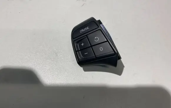 Volvo V50 Cruise control switch 30739638 07W15