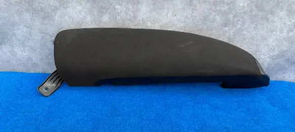 Volkswagen PASSAT B6 Rear seat side top trim 1078612