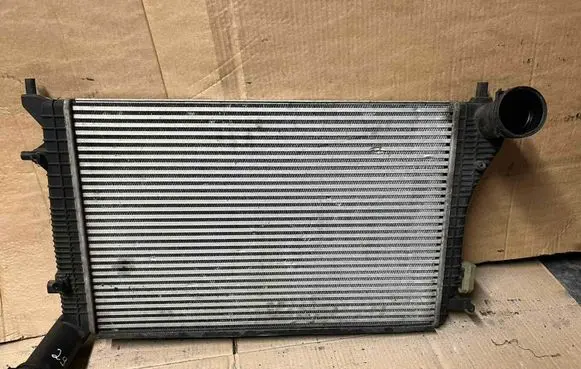 Volkswagen Touran I Intercooler radiator 1KO145803