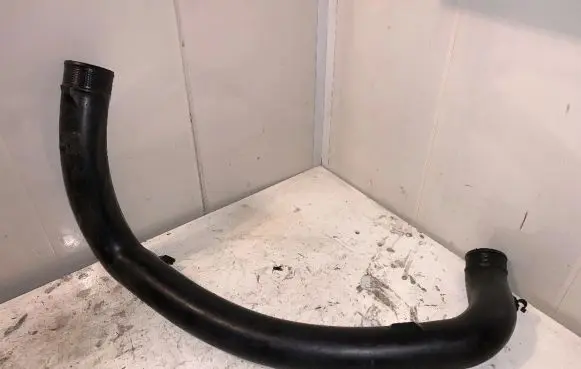 Volvo XC70 Engine coolant pipe/hose 1282865 A6822