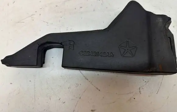 Jeep Compass Fender foam support/seal 68242142AA