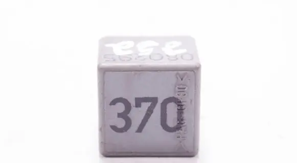 Volkswagen PASSAT B5 Other relay 8D0951253