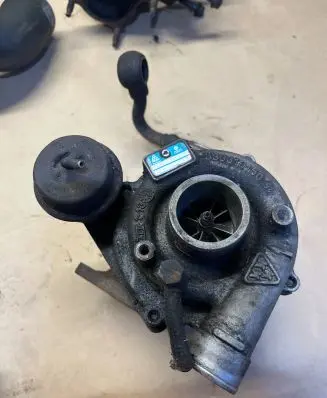 Volkswagen Golf III Turbo 028145701J K0300695301