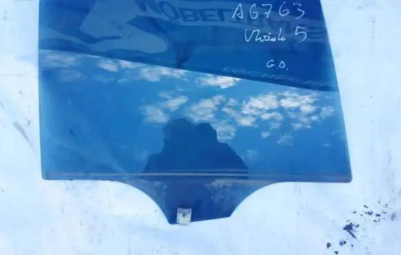 Mazda 5 Front door window glass four-door