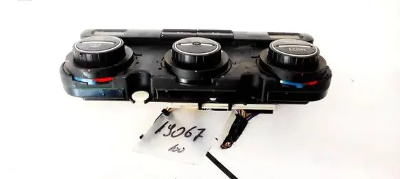 Volkswagen Touran I Climate control unit