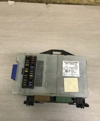 Ford Mondeo MK IV Fuse module 7G9T14A073DD
