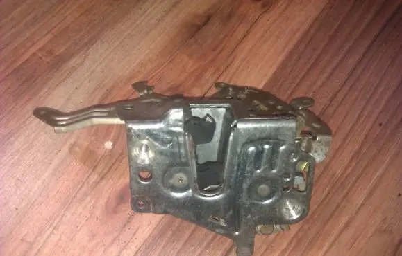 Mercedes-Benz C W202 Rear door lock 2027300635