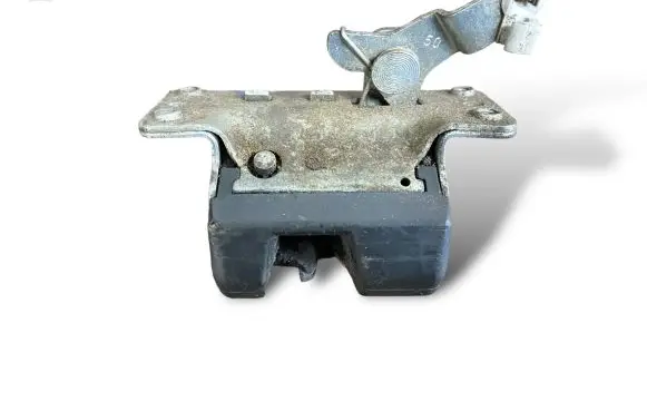 Loading door lock