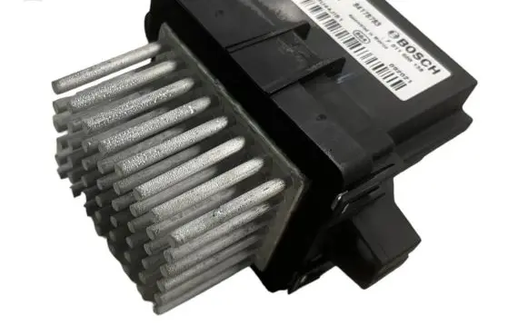 Opel Astra K Heater blower fan relay 84178783 F011500138