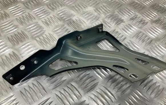 Fender mounting bracket