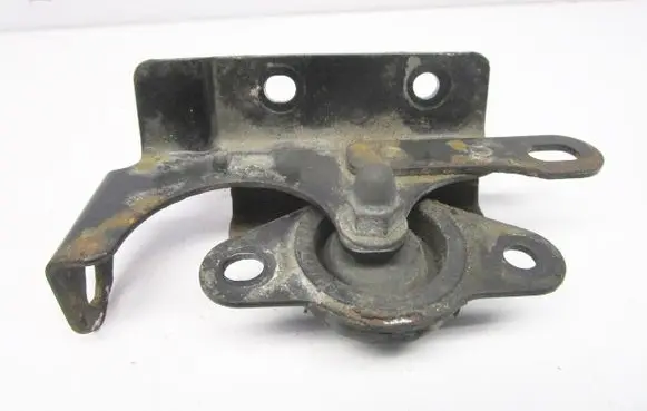 Nissan Qashqai Radiator mount bracket