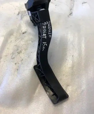Volkswagen PASSAT B8 Accelerator throttle pedal 5q1723503h