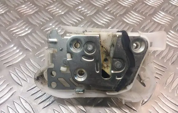 Subaru Legacy Front door lock