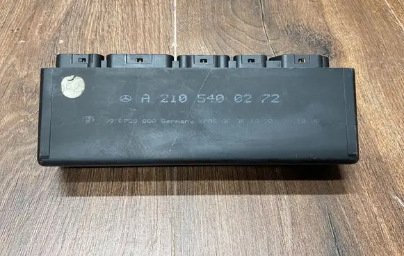 Mercedes-Benz E W210 Other relay A2105400272