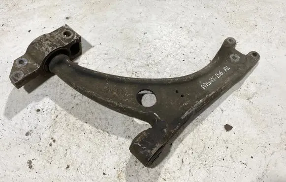 Volkswagen PASSAT B6 Front lower control arm/wishbone