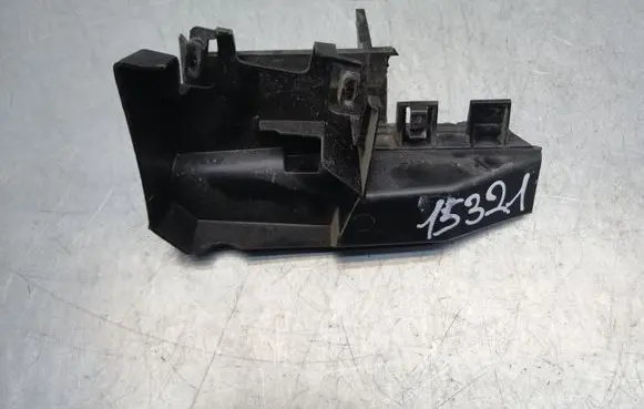 Ford Focus Front bumper mounting bracket