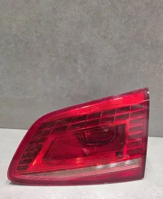 Volkswagen PASSAT B7 Tailgate rear/tail lights