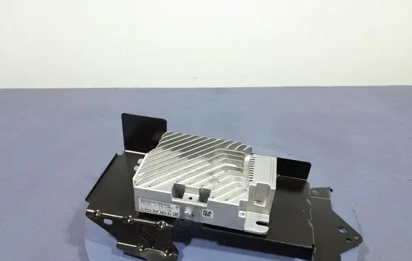 BMW X6 M Sound amplifier 5A3F6D3