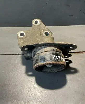 Opel Antara Engine mount bracket X04135