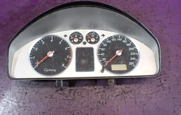 Speedometer (instrument cluster)