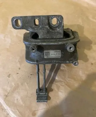 Volkswagen Golf VII Engine mount bracket 5Q0199262DE 14042016