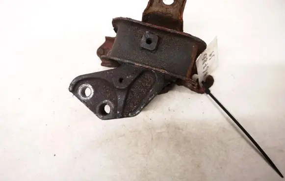 Engine mount bracket